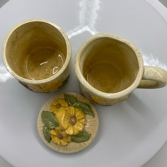 Vintage 70’s Flower/Butterfly Ceramic Sugar & Creamer Set - Picture 5 of 7